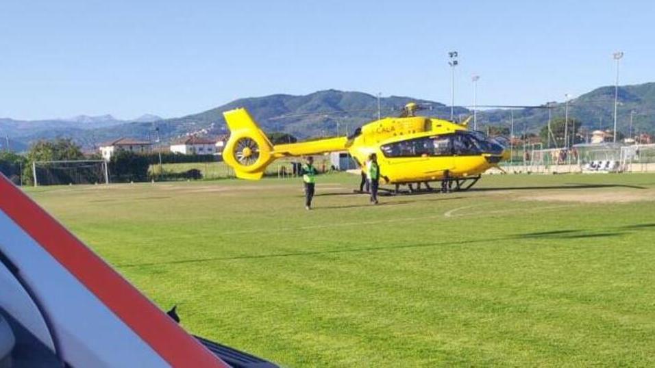 Pieve a Nievole, gli cadono alcuni pancali addosso: grave 32enne soccorso con Pegaso<br>