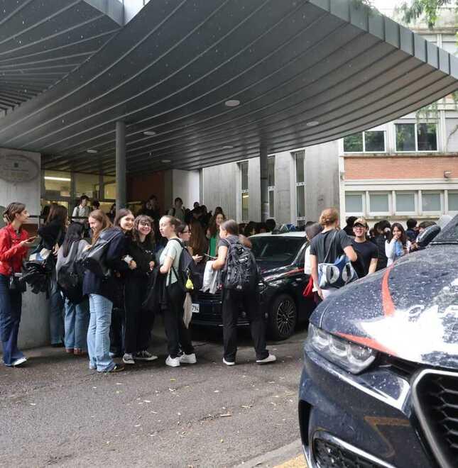 Allarme bomba al Muratori Il preside: «Un gesto ingenuo Non voleva generare pericolo Scatteranno provvedimenti»