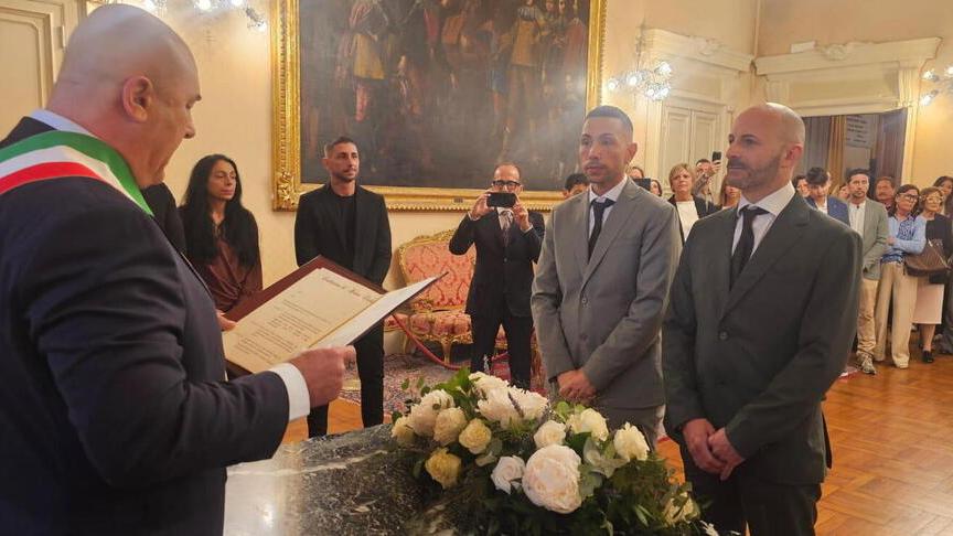 Stefano Bandecchi celebra l’unione civile tra Manuel Aspidi e Gianluca Di Liberti