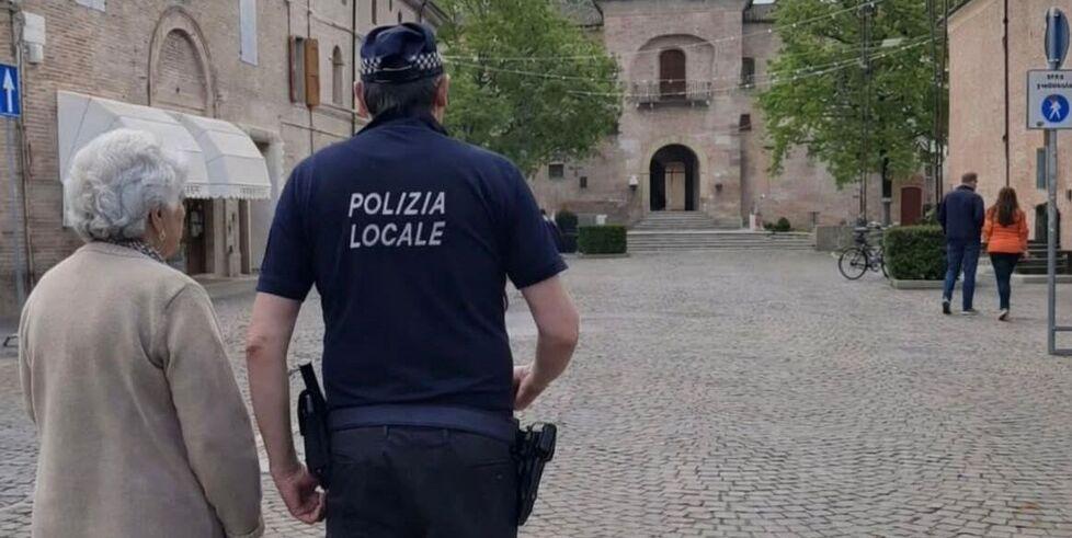 Si allontana dal pronto soccorso: 87enne salvata dalla polizia locale