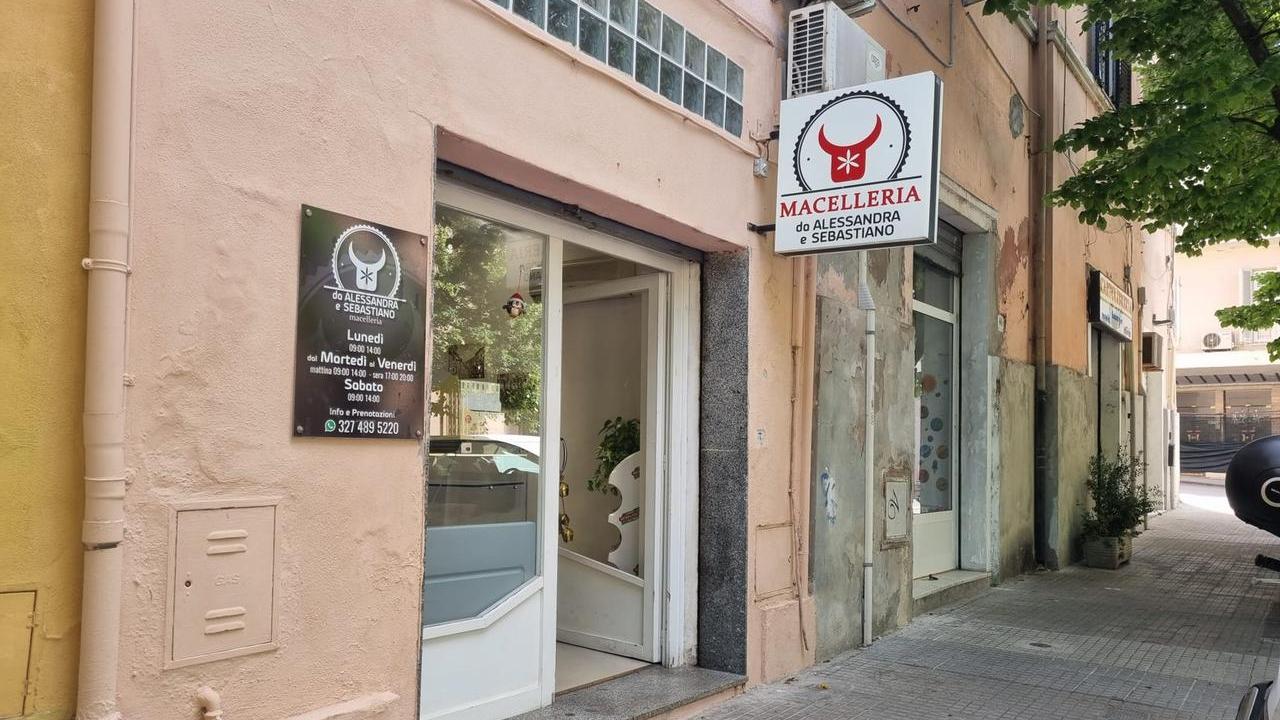 Un altro furto notturno con spaccata nel centro di Sassari: nel mirino una macelleria