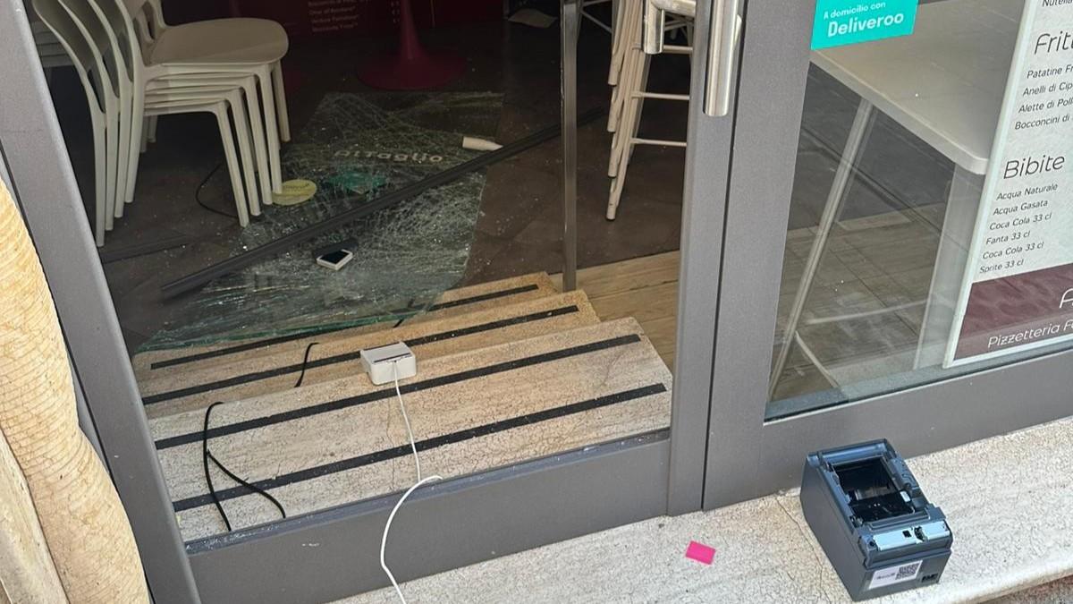 Sassari, emergenza spaccate: due in poche ore, colpita una pizzeria al taglio