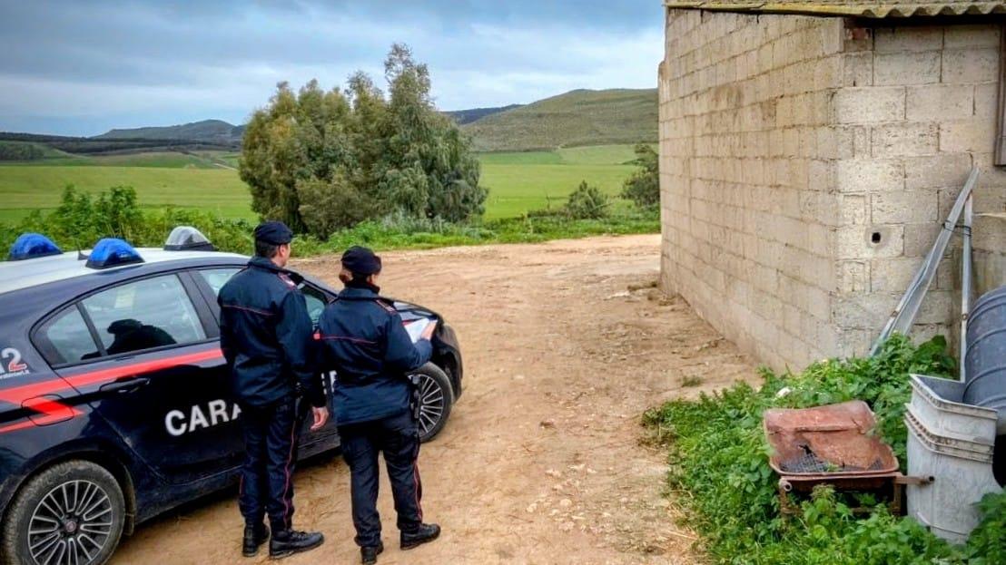 Rimane agganciato al trattore che lo travolge e uccide: il cadavere ritrovato dopo giorni – Ecco che cosa sappiamo