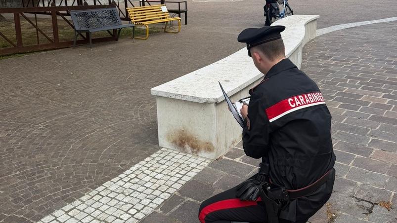 Portomaggiore, ruba una bici e danneggia una panchina: denunciato