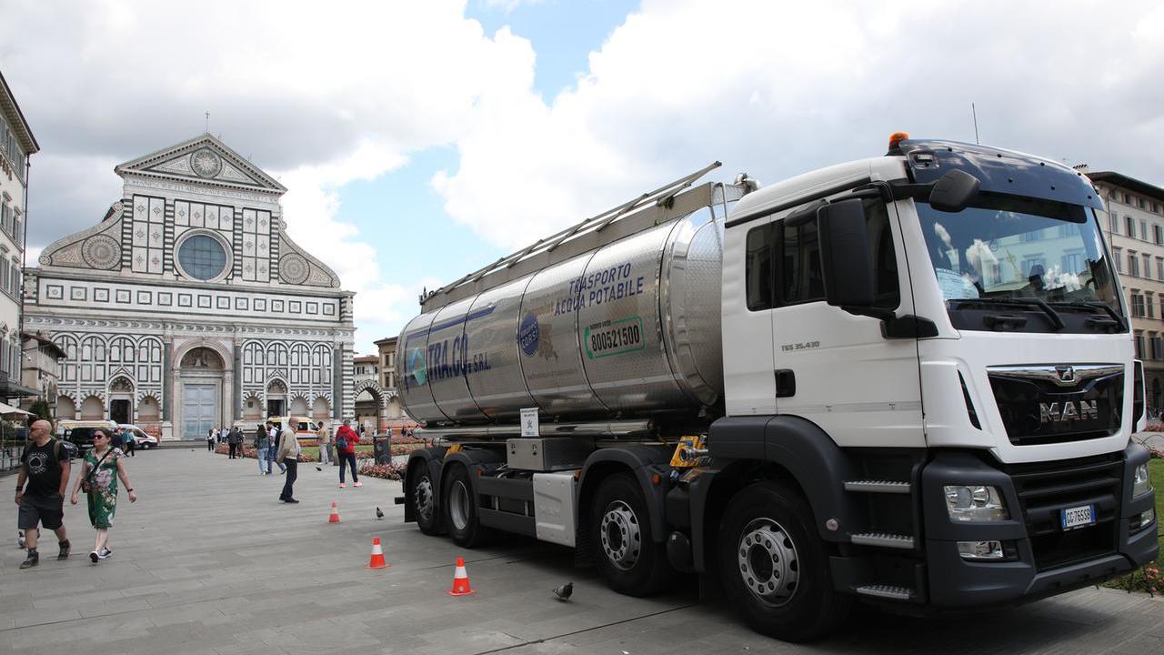 Lavori all’Autostrada dell’acqua, tre giorni con poca (o senza) acqua: 31 autobotti tra Firenze, Prato e Pistoia