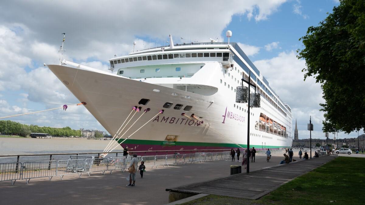 Norovirus, focolaio di gastroenterite su una nave da crociera: un morto e 1700 isolati – Cosa sta succedendo
