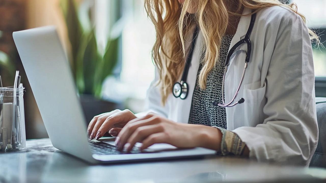 Lavoratori in malattia, novità dall’Inps: controlli più stringenti e nuove fasce orarie – Cosa sapere
