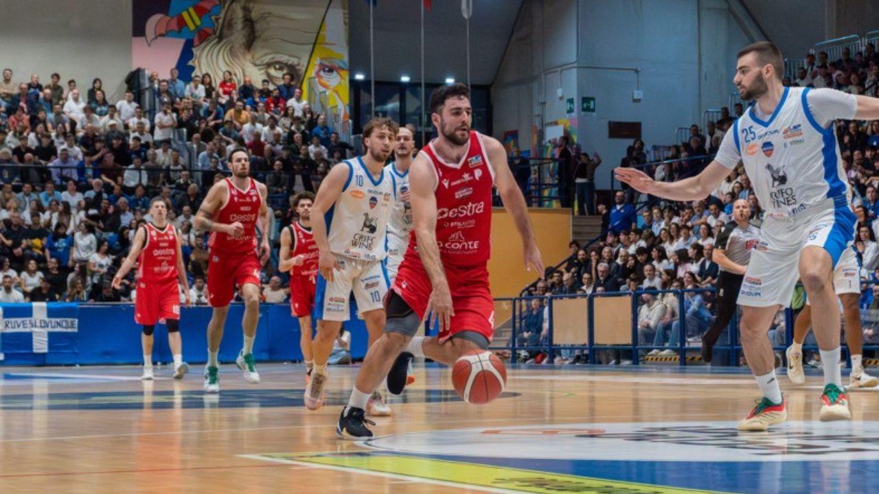 Un'azione del match