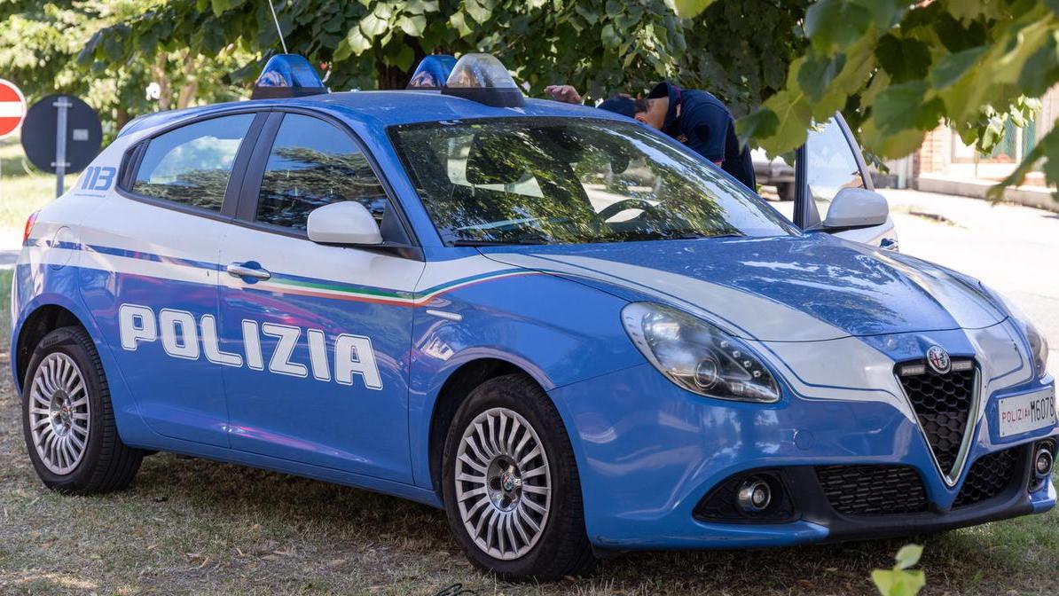 Dati sensibili rubati ai vip e rivenduti: 10 arresti. Il capo è un ferrarese