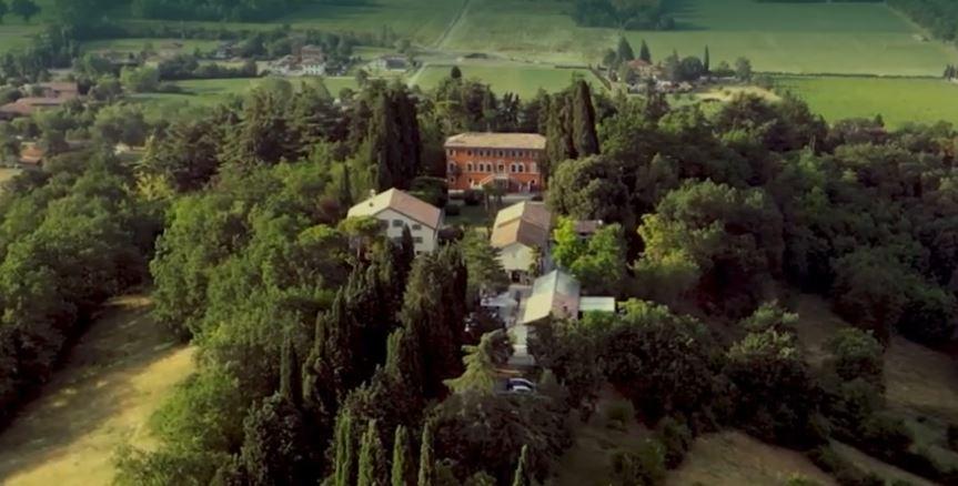Kate Middleton: cena blindata nella tenuta Venturini Baldini. E il Bianello si illumina di rosso per la Principessa