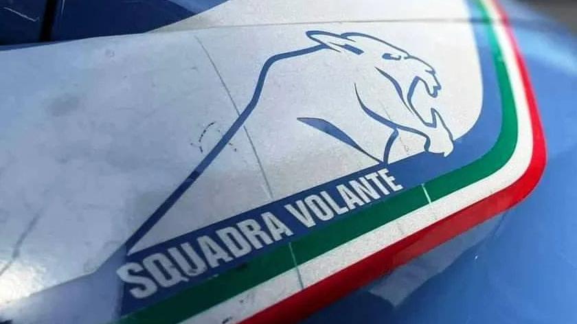 Sequestrati in cantina e minacciati con pistola e cane di grossa taglia, blitz della Dda: 6 arresti tra cui una minorenne