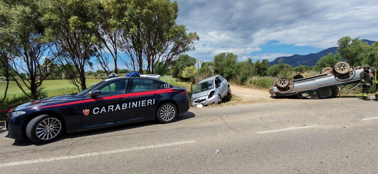 Violento scontro fra auto, una si ribalta: due feriti in ospedale – Ecco che cosa sappiamo