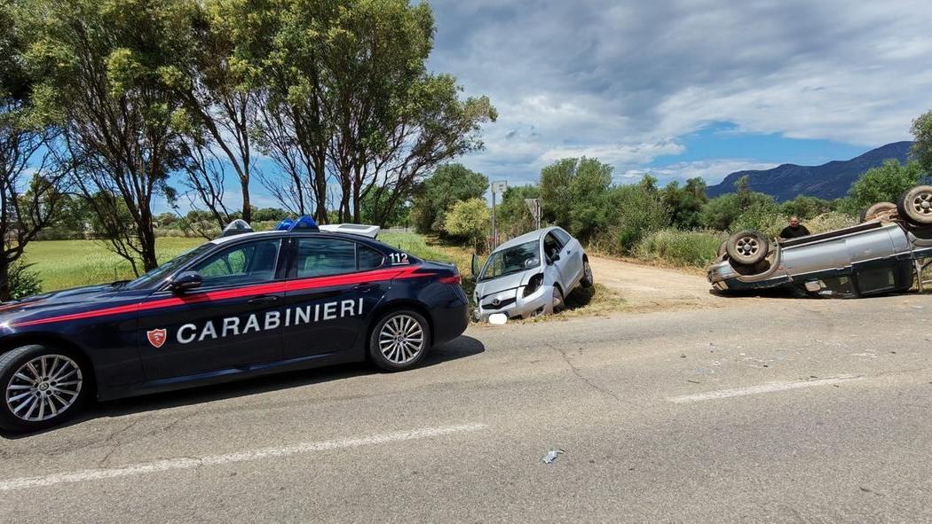Violento scontro fra auto, una si ribalta: due feriti in ospedale – Ecco che cosa sappiamo