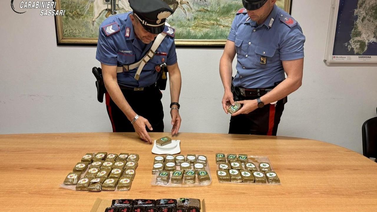 Si fa spedire 57 panetti di droga in un locker point: arrestato