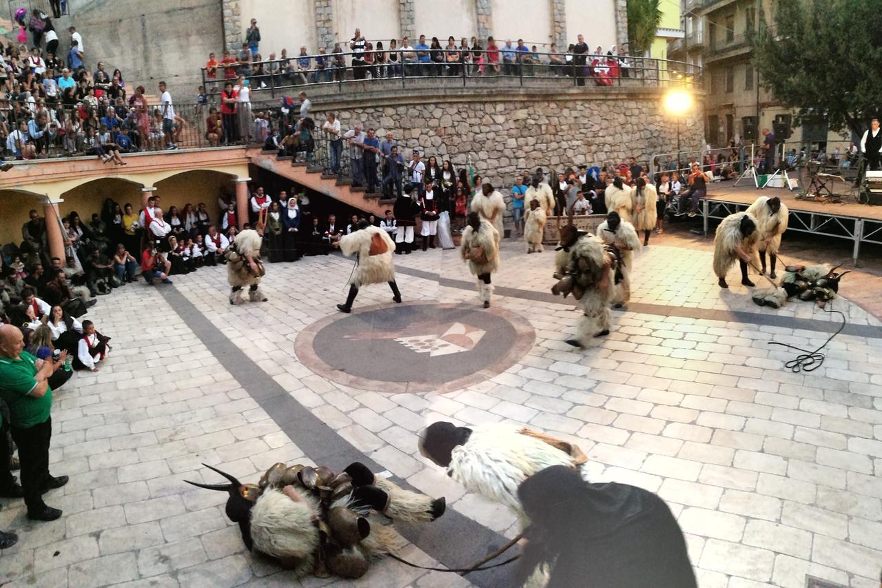 Grandi eventi, feste e folklore: pubblicato il bando delle manifestazioni della tradizione sarda – I dettagli