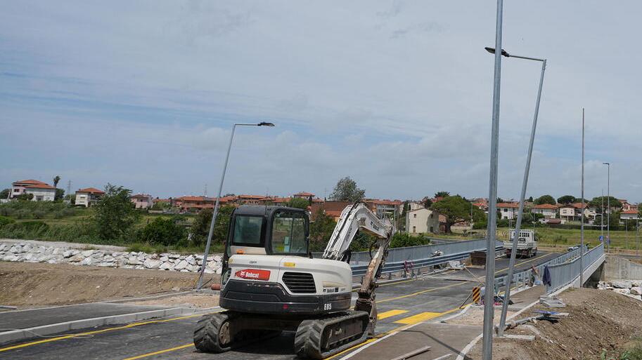 Livorno, riapre il ponte di via Collinet: «E ora via ai lavori in via di Popogna»