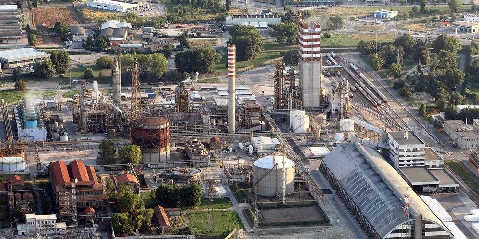 Petrolchimico di Ferrara, la Cgil a Versalis: «Persi 27 posti in 5 anni»