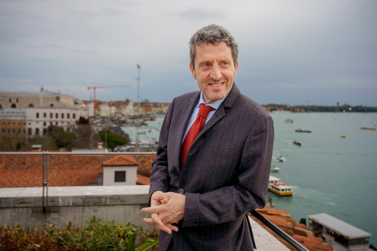 La Biennale di Venezia e il presidente Buttafuoco sbarcano sull’isola – Ecco dove