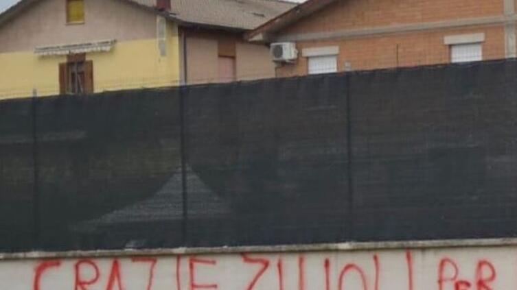 Scritte a Sassuolo contro l’assessore Zilioli: «Grazie per la grande moschea»