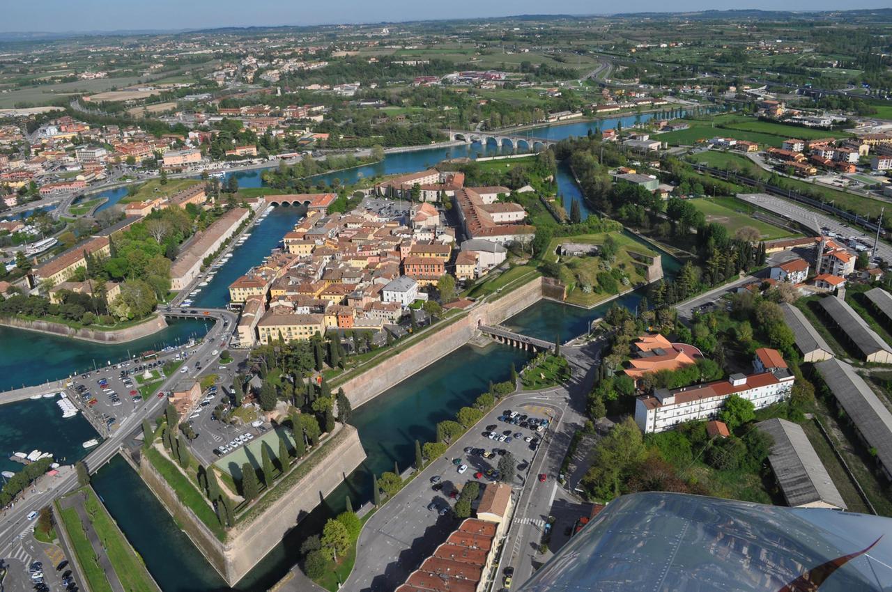 Pagava l’affitto ma era morto da un anno, sardo trovato mummificato a Peschiera del Garda: chi è e cosa è successo