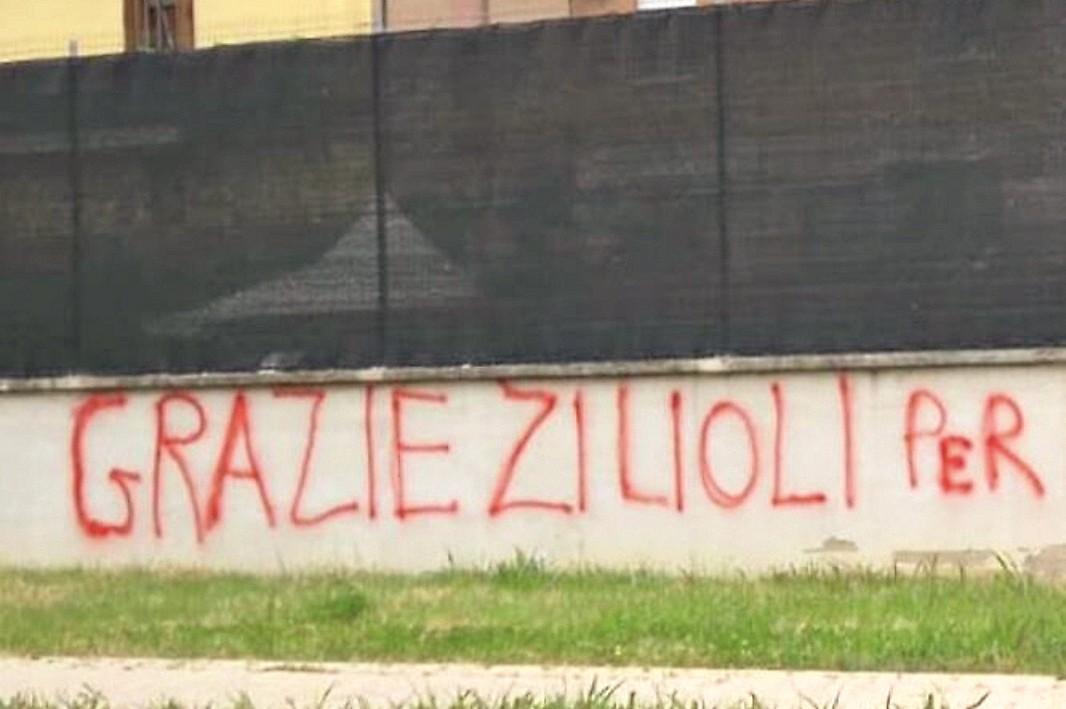 Scritte a Sassuolo contro l’assessore Zilioli: «Grazie per la grande moschea»