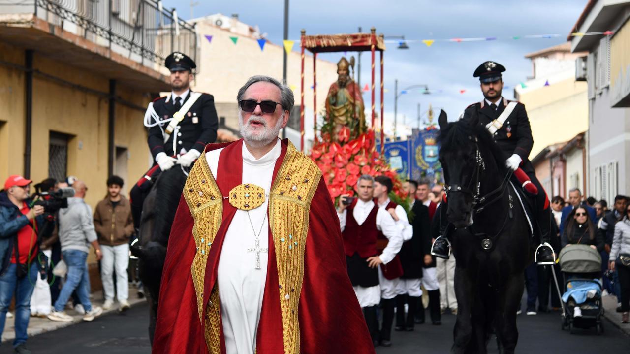 Olbia, tripudio San Simplicio: in migliaia per la processione con i gruppi folk