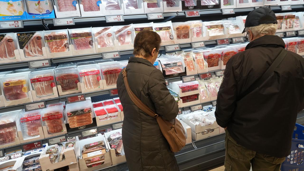 Generi alimentari, viaggi ed energia: da qui a fine anno le famiglie spenderanno 1.200 euro in più a causa della guerra – Il punto