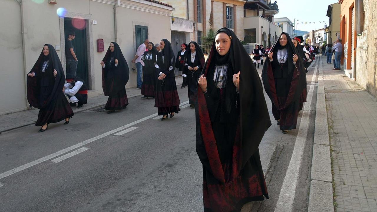 Olbia, rubati due abiti tradizionali dopo la processione di San Simplicio