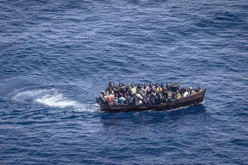 Tragedia a Lampedusa, neonata muore dopo lo sbarco con la madre – Che cosa sappiamo