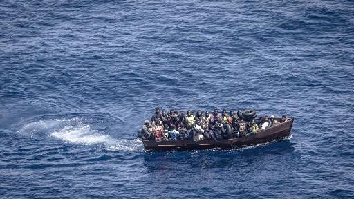 Tragedia a Lampedusa, neonata muore dopo lo sbarco con la madre – Che cosa sappiamo