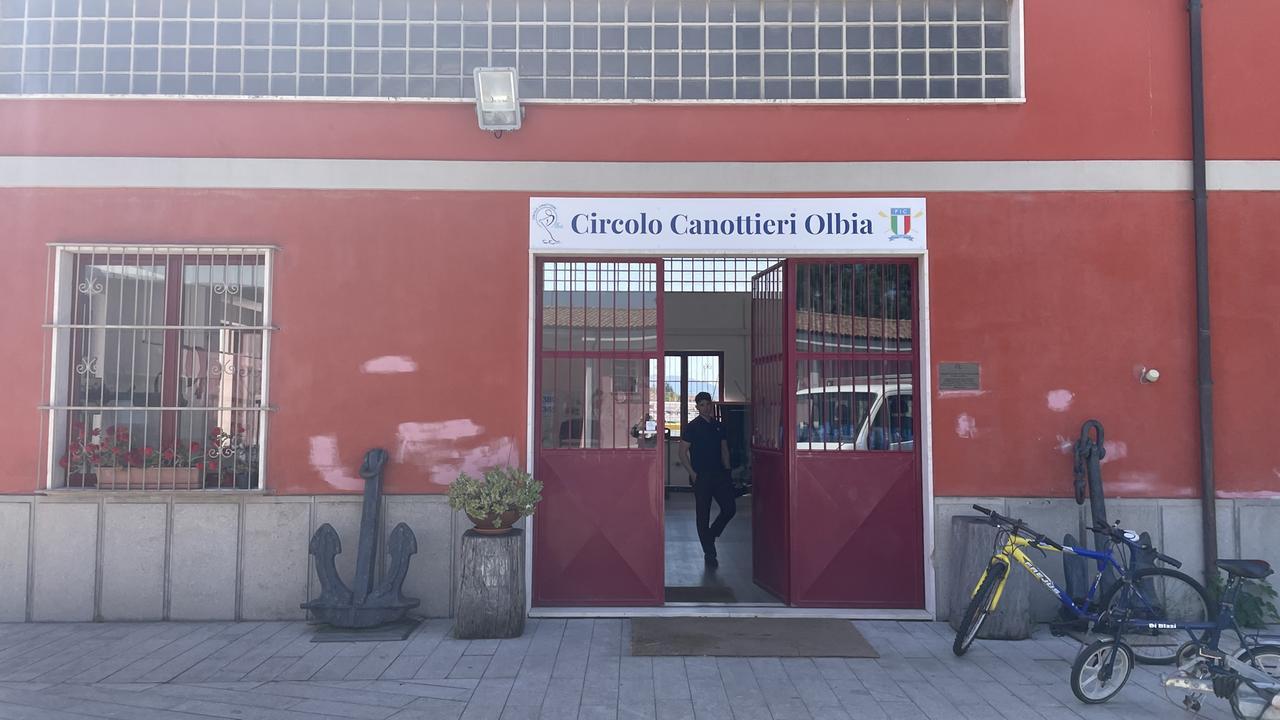 Il Circolo Canottieri Olbia costretto a lasciare la sede: «Ma noi continueremo a remare»