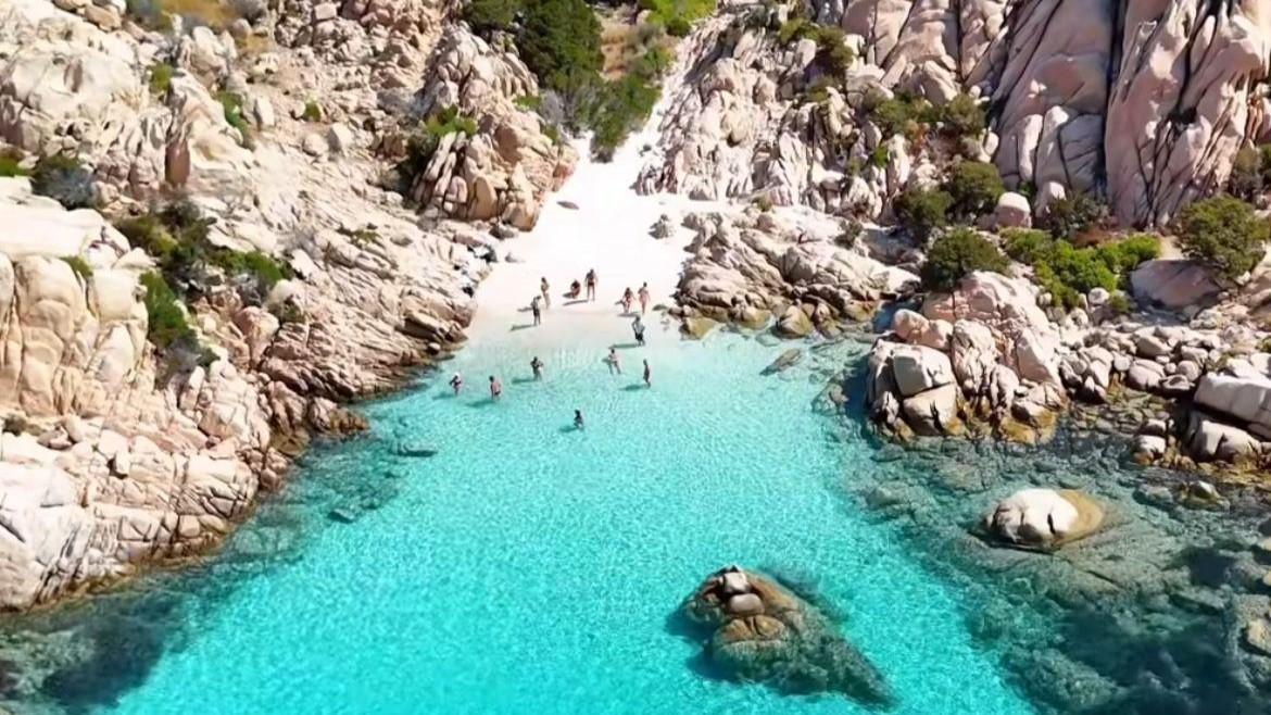 Cala Coticcio, scatta la vigilanza: stretta sui sentieri del Parco
