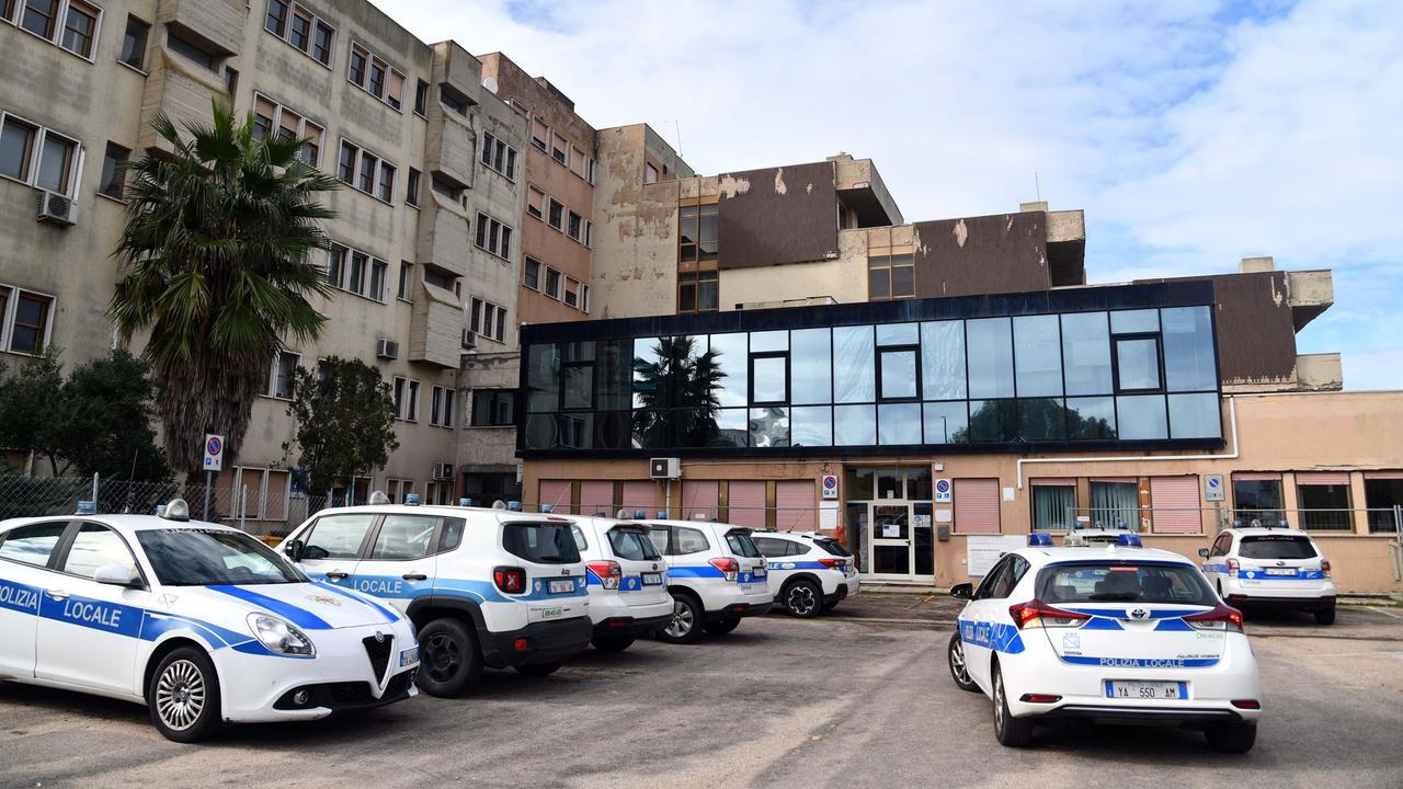Olbia, la sede della polizia locale cade a pezzi: il Comune cerca un nuovo edificio