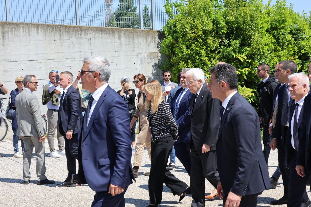 Con l’auto sulla folla a Modena. Due le persone con le gambe amputate – Mattarella e Meloni a Modena – Alle 19 presidio con il sindaco in piazza – LA DIRETTA