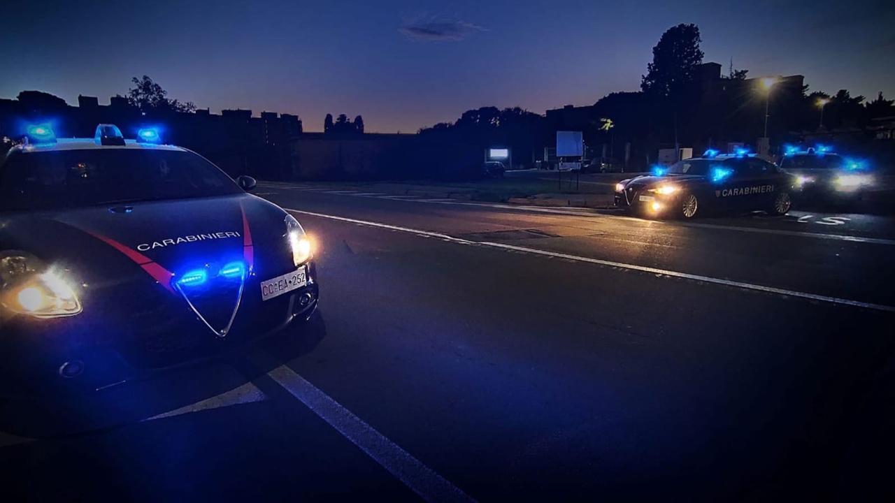 Fermato a un posto di blocco, nascondeva hashish e cocaina già divisa in dosi: arrestato