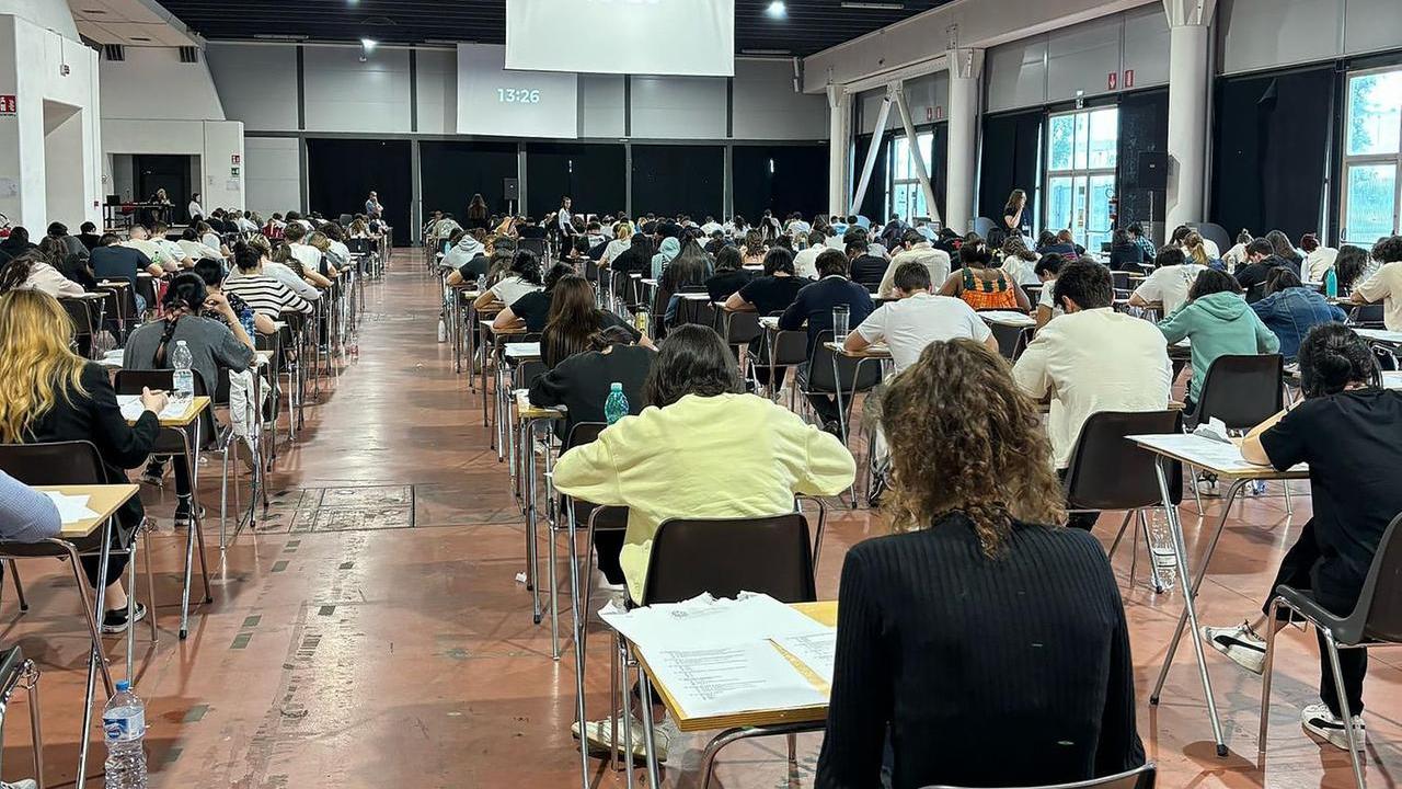 Medicina, addio test d’ingresso anche a Ferrara: ma il semestre filtro fa discutere
