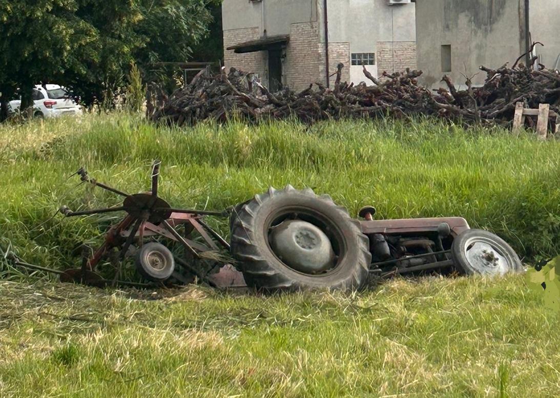 Trattore si ribalta nel canale: agricoltore di 81 anni muore annegato a Poviglio