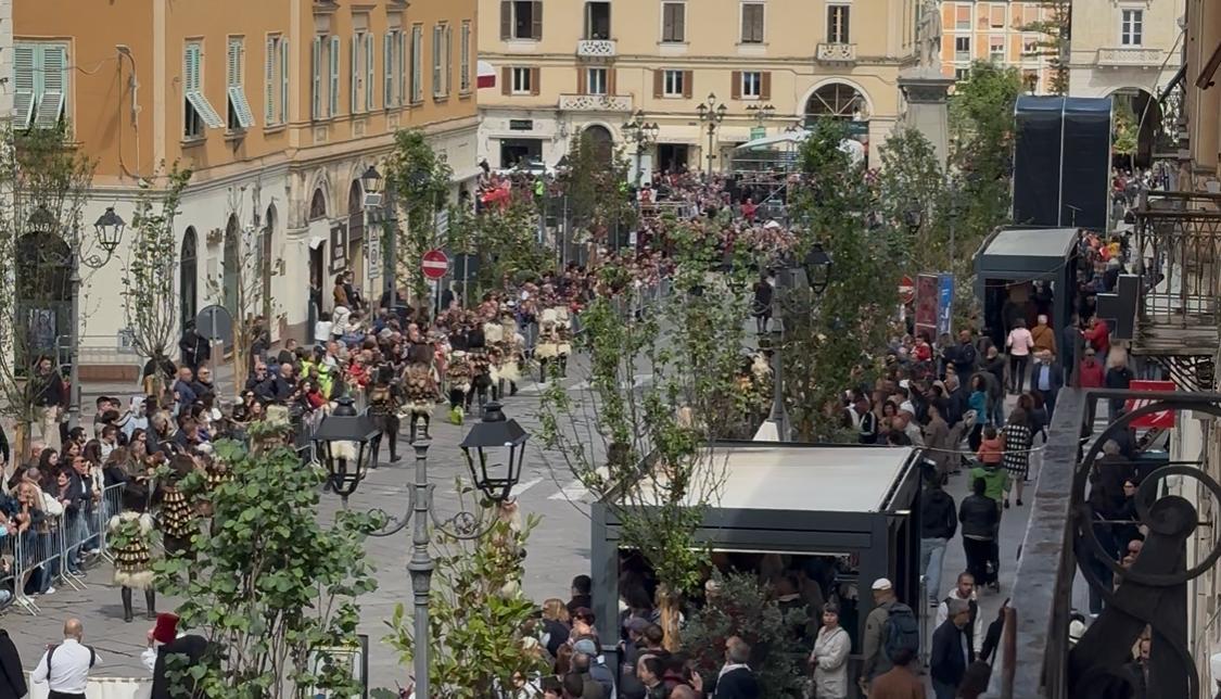 Muore in campagna, il gruppo folk del suo paese rinuncia alla Cavalcata Sarda per lutto