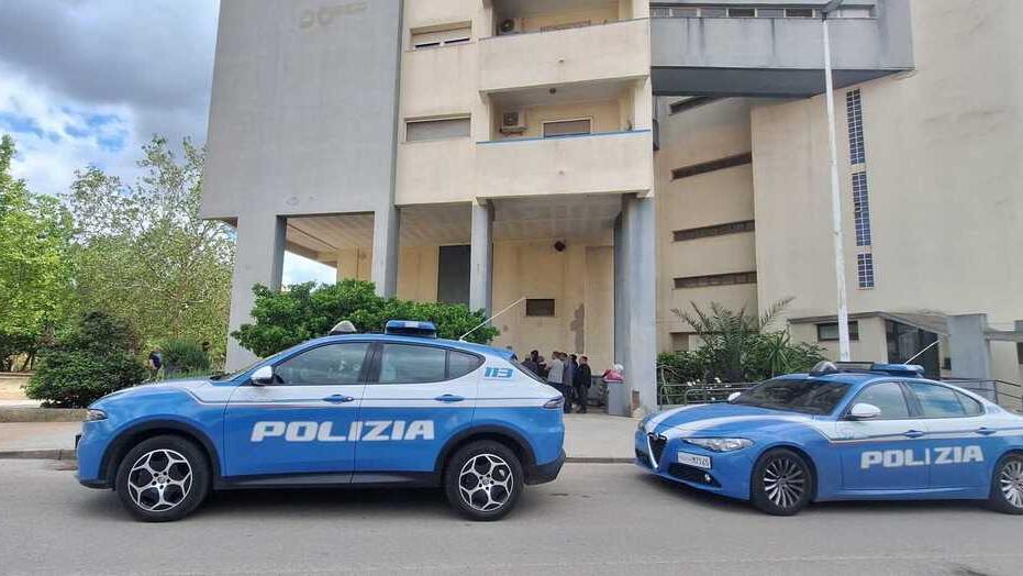 Giallo a Sassari, la Procura ha disposto l’autopsia per l'uomo trovato morto nel cortile di casa<br>
