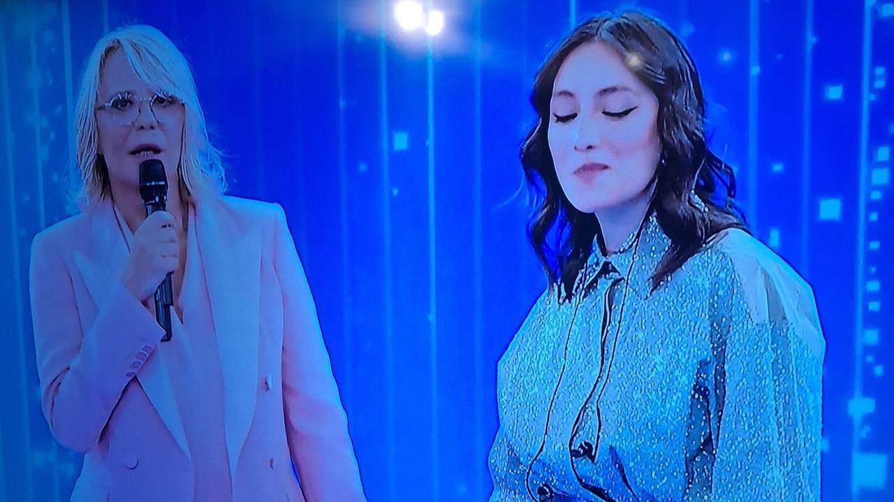 Amici, finisce il sogno di Angie: la cantante sarda eliminata a un passo dalla finale