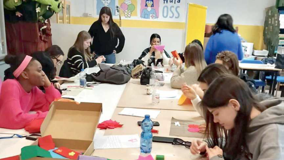 L’arte in un filo che cuce: all’Einaudi di Ferrara l’incontro tra due generazioni