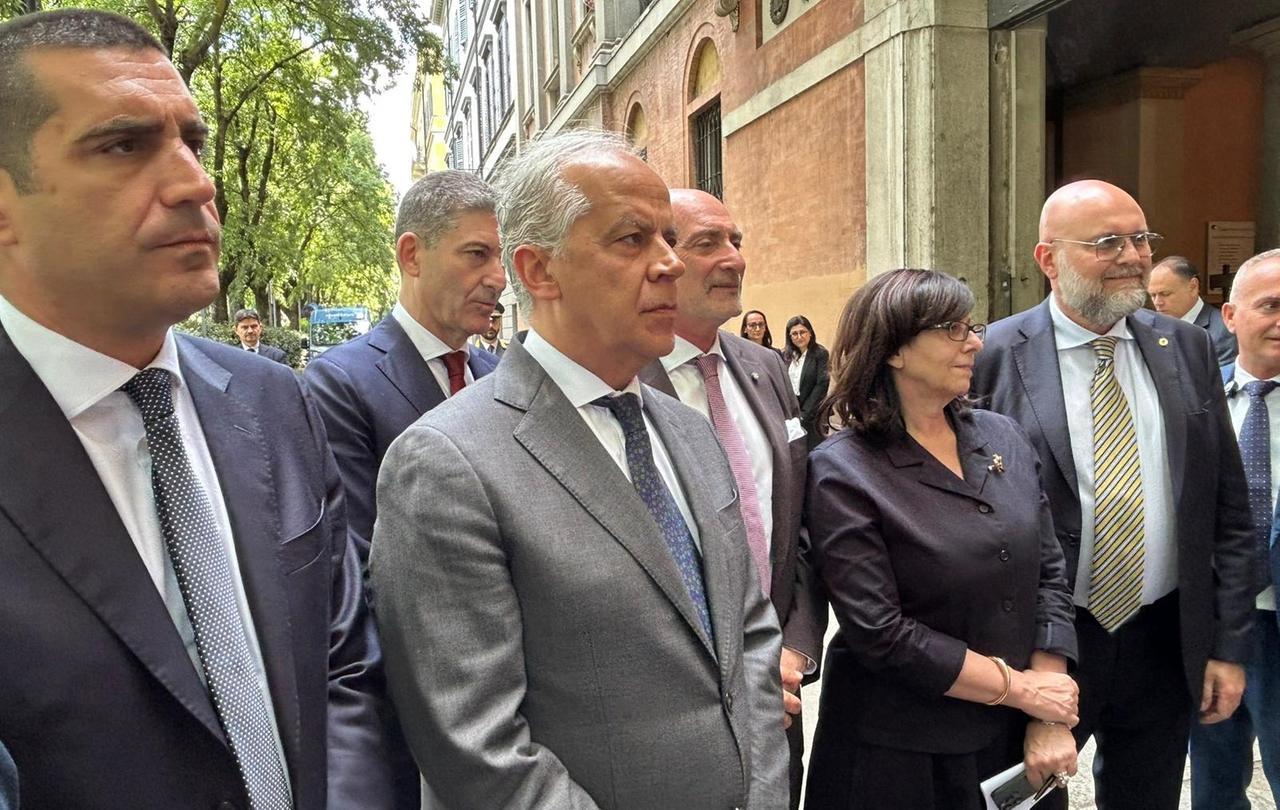 Piantedosi a Modena: «Attentato terroristico? No, pare disagio psichiatrico di El Koudri»