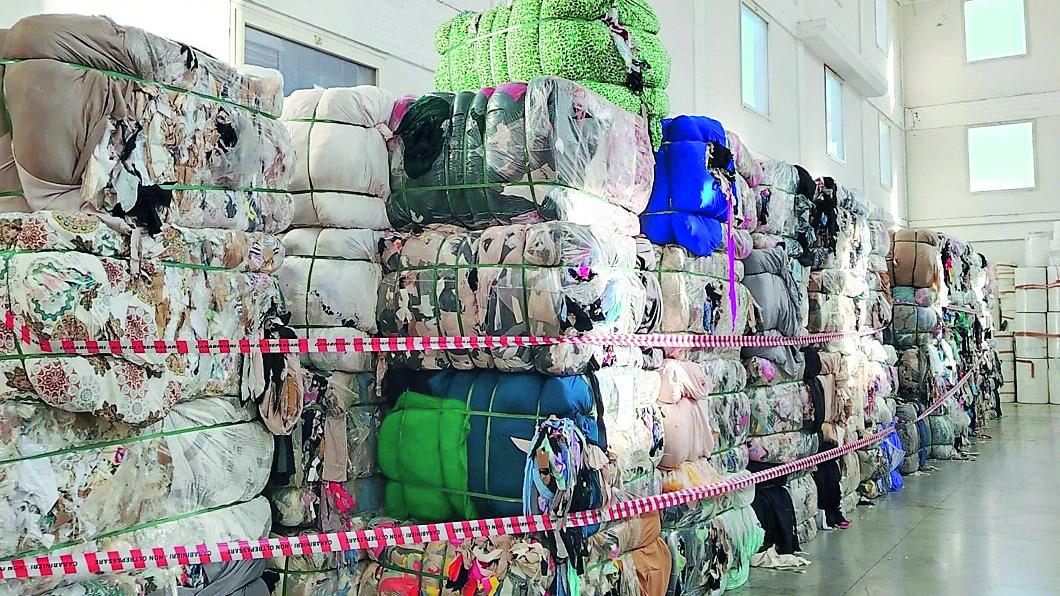Prato, scarti tessili smaltiti illegalmente: rimosse più di 600 tonnellate