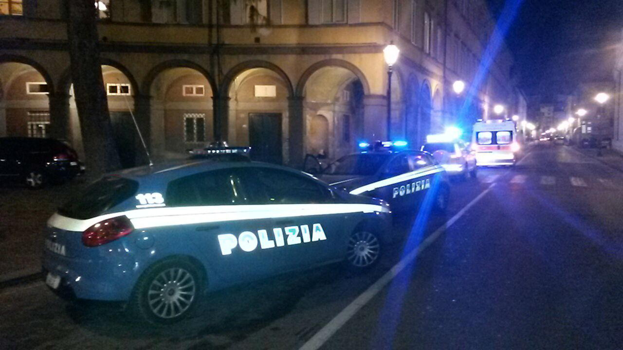 Pattuglie e soccorsi in centro storico a Lucca (foto archivio)