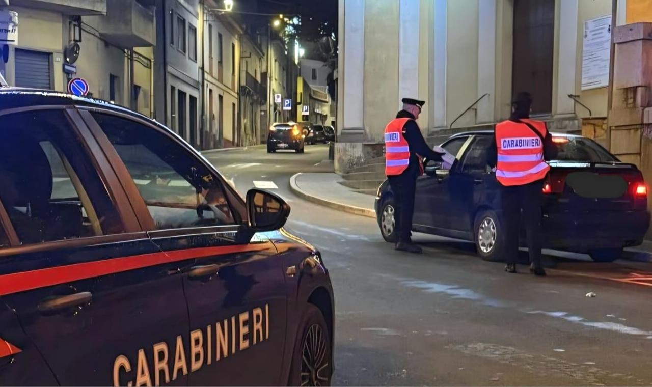 Fermato dai carabinieri con tasso alcolemico tre volte superiore al limite: scatta la denuncia e il sequestro del veicolo
