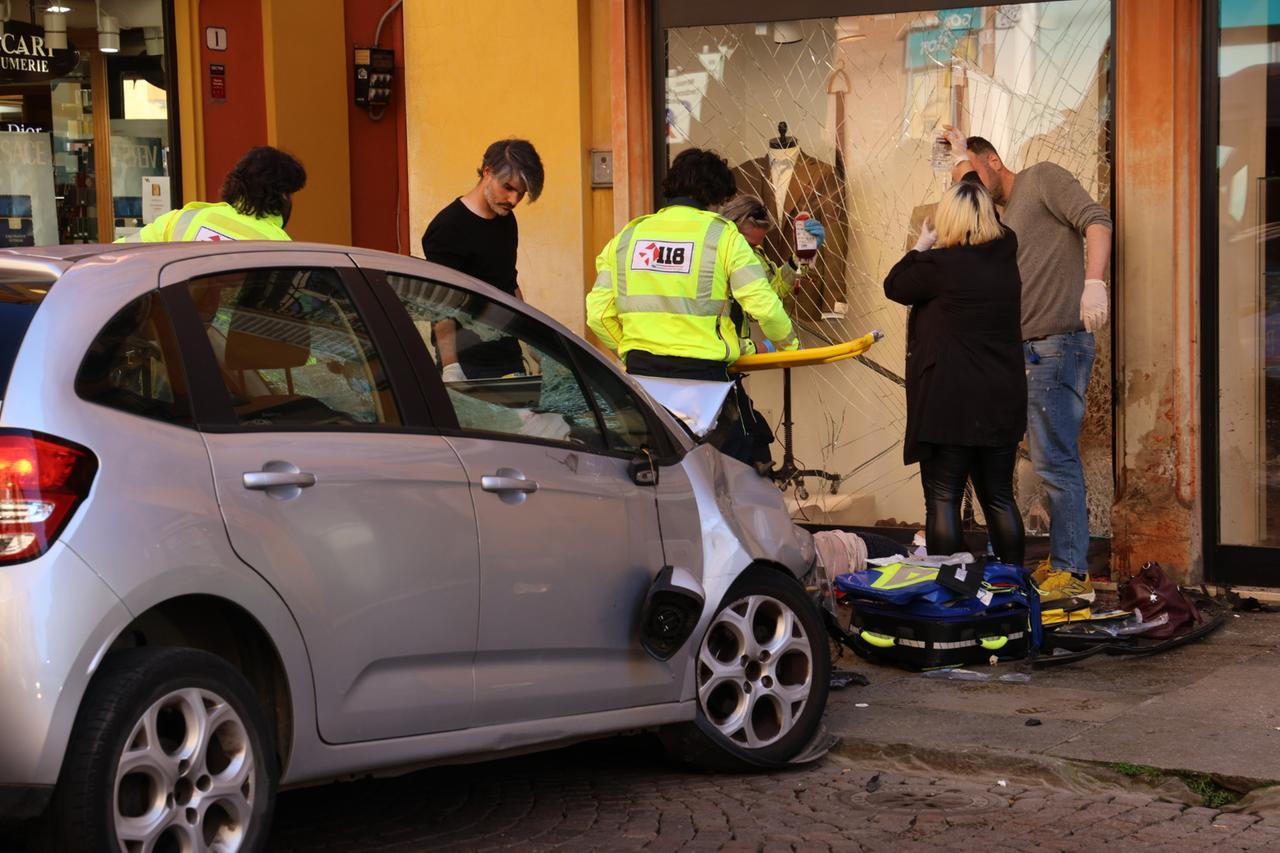
	I soccorsi alla turista tedesca che ha perso le gambe

