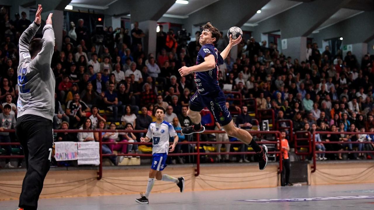 Sassari, la Raimond dona i biglietti per assistere alla finale scudetto di pallamano: «Sosteneteci» – Info e data