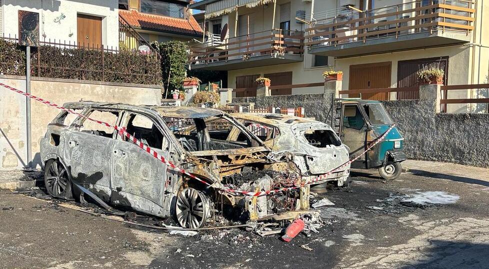 
	Le auto&nbsp;bruciate<br />
	&nbsp;

