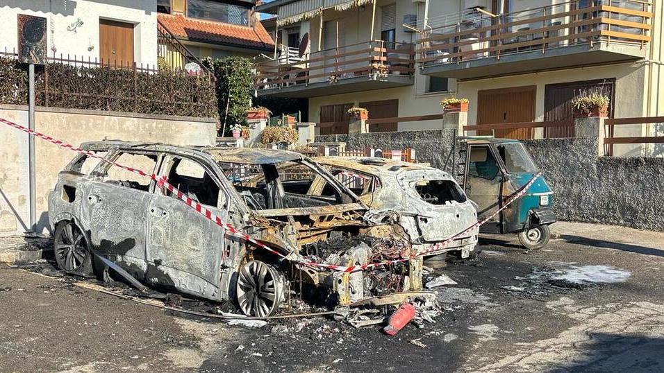 Le auto bruciate<br />
