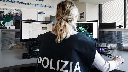 Lucca, pedopornografia: arrestato impiegato dell’Agenzia delle Entrate